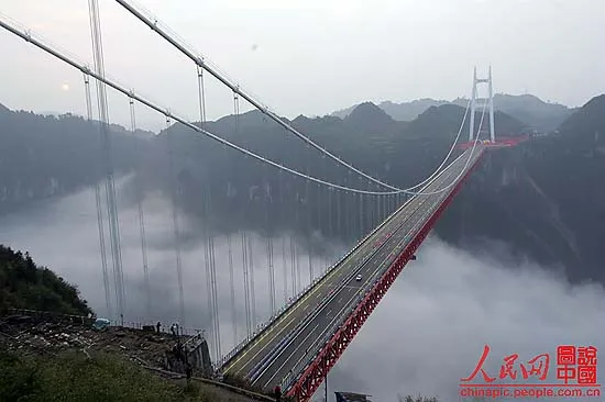 Se inaugura en China el puente-túnel más alto y largo del mundo