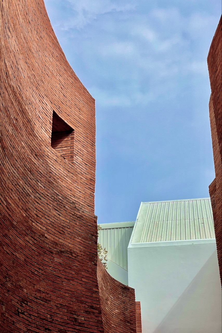 Portrait Image 27 of 78 from Photo Gallery. Alberto Roura